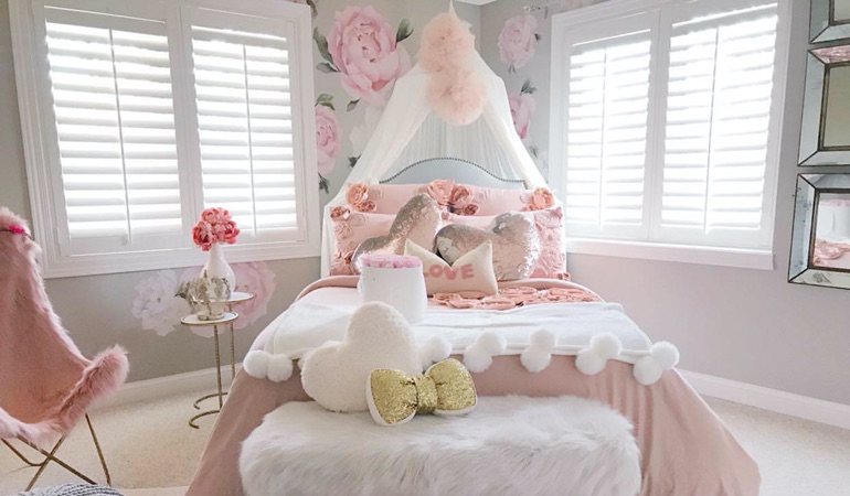 Plantation shutters can add some flair to your little one’s bedroom. Plantation shutters in a girls bedroom