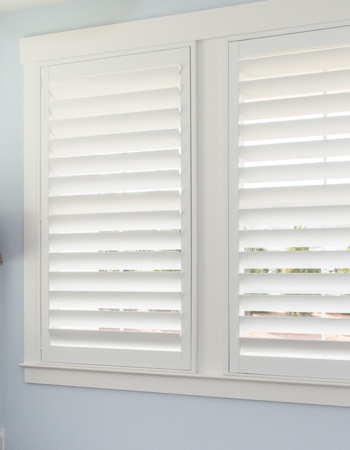 Hidden tilt rod shutters closed. Plantation shutters with hidden tilt rods in Las Vegas
